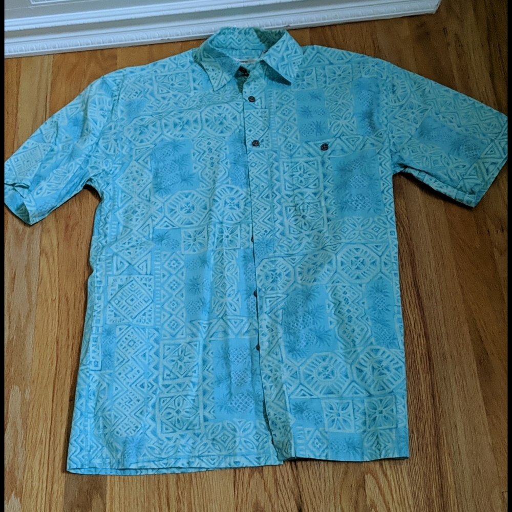 Men's Button Down Shirt. Size S. Gently used